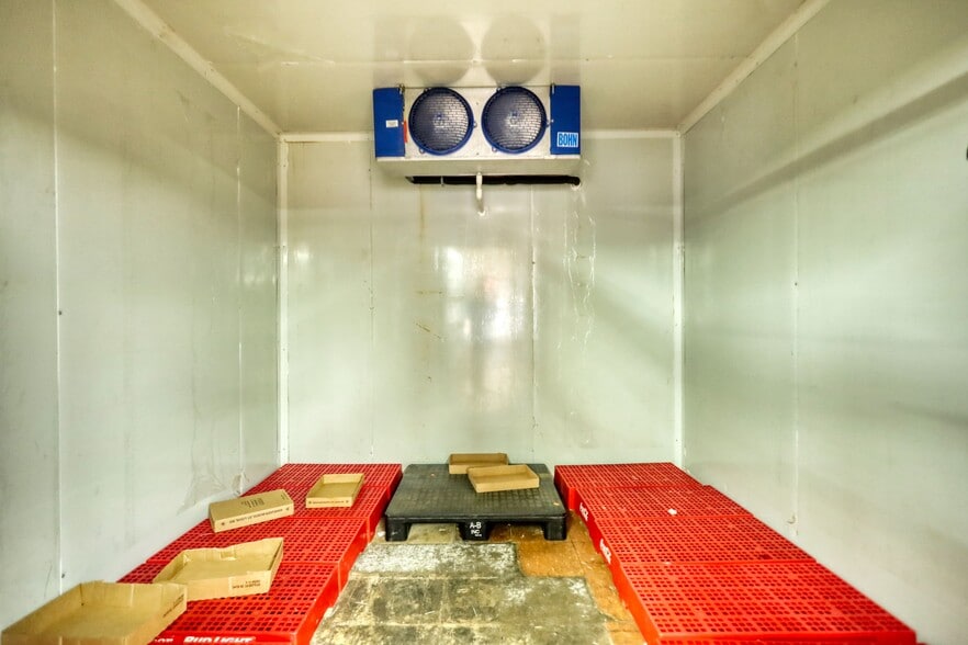 More Photos Of 247 Cannon Dr, Social Circle Restaurant For Sale