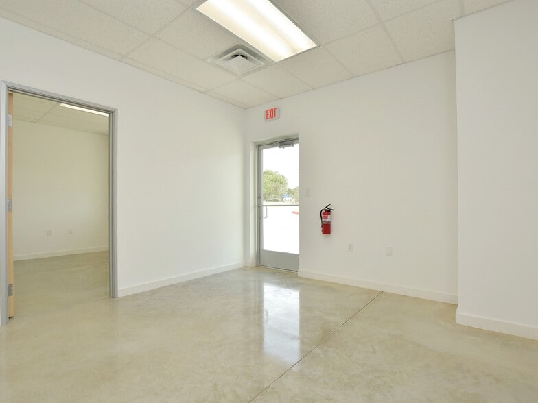 More Photos Of 401 S Chitalpa St, Leander Flex For Sale
