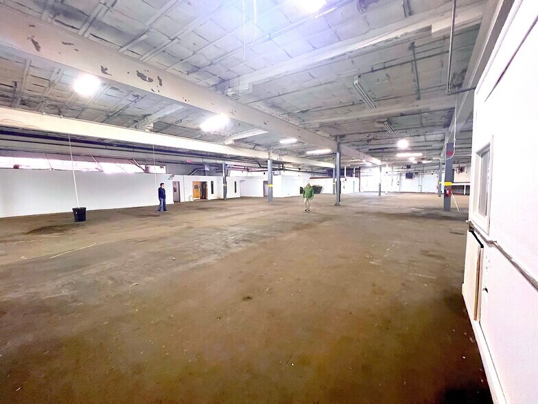 More Photos Of 3-17 James St, New Haven Warehouse For Lease