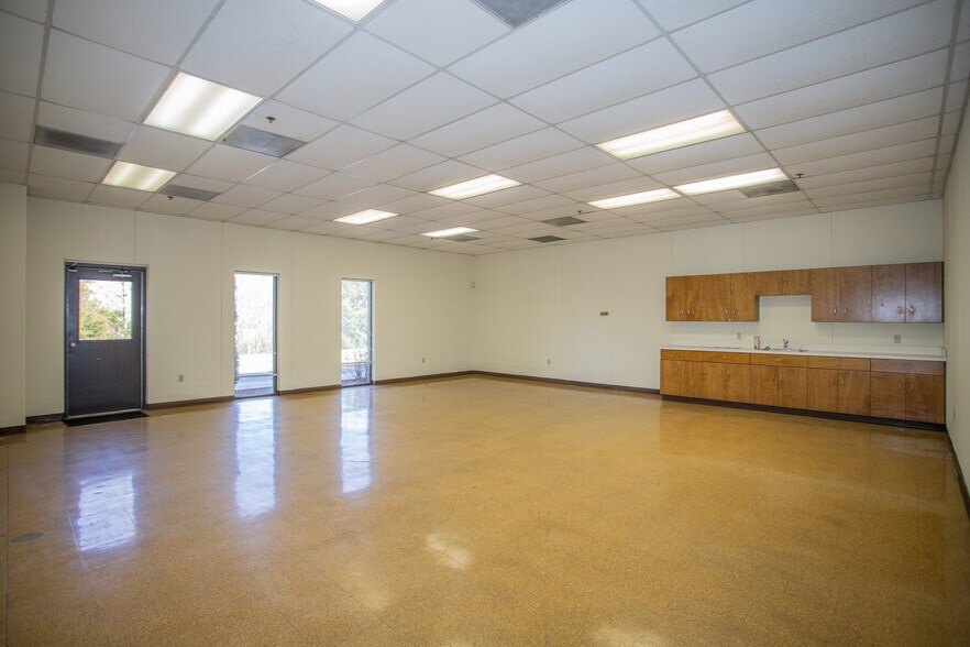 More Photos Of 80 American Wy, Natural Bridge Station Industrial For Lease