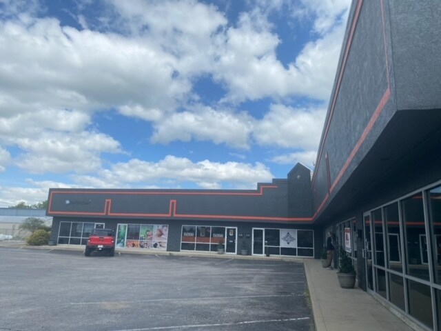 More Photos Of 3409 S Western Ave, Marion General Retail For Sale