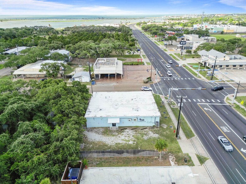 More Photos Of 1700 Highway 35 N, Rockport Storefront Retail Office For Sale