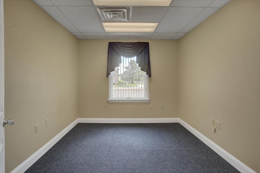 More Photos Of 1137 Kennebec Dr, Chambersburg Office For Sale