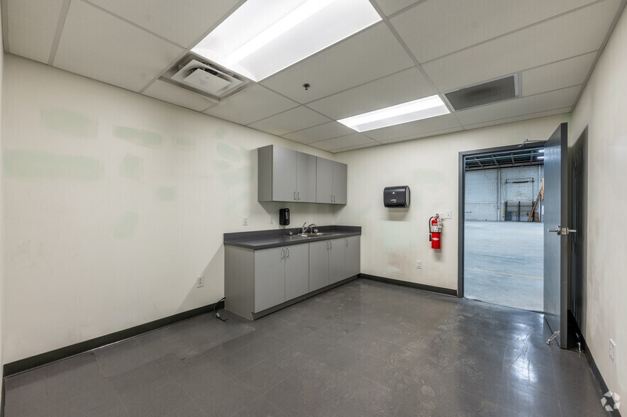 More Photos Of 1810 S Lynhurst Dr, Indianapolis Unknown For Lease