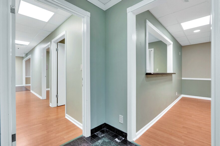 More Photos Of 2240 Palm Beach Lakes Blvd, West Palm Beach Office For Sale