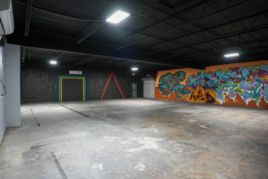 More Photos Of 4700 22nd Ave S, Saint Petersburg General Retail For Lease