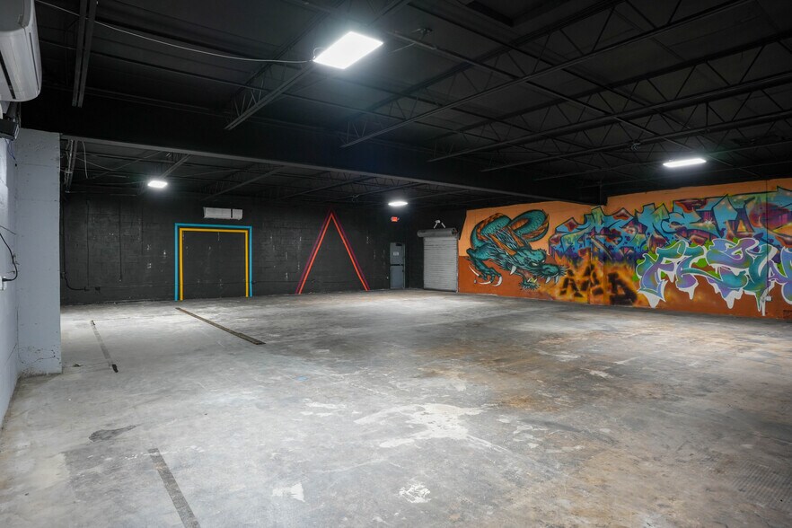 More Photos Of 4700 22nd Ave S, Saint Petersburg General Retail For Lease