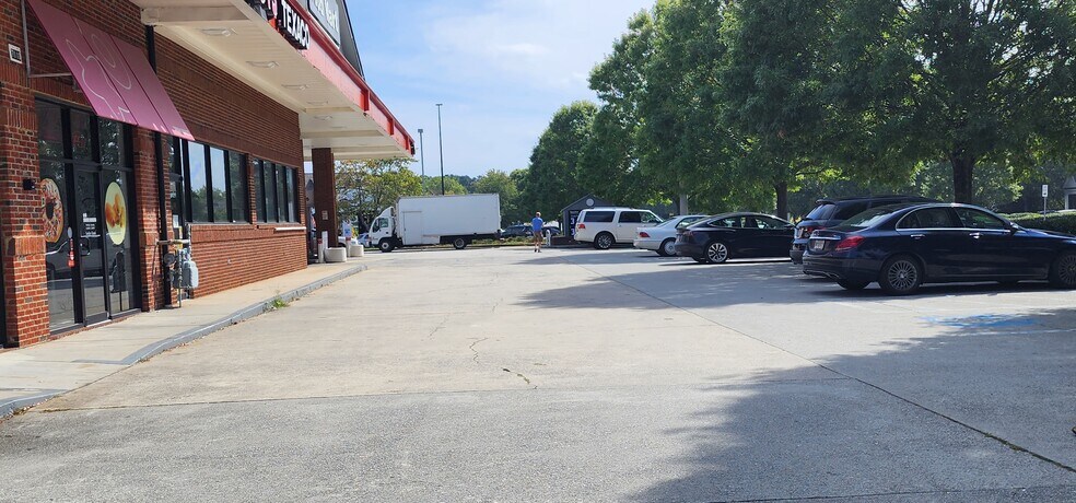 More Photos Of 7110 McGinnis Ferry Rd, Suwanee Service Station For Lease