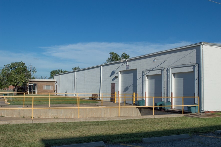 More Photos Of 2804 Arnold Ave, Salina Industrial For Lease