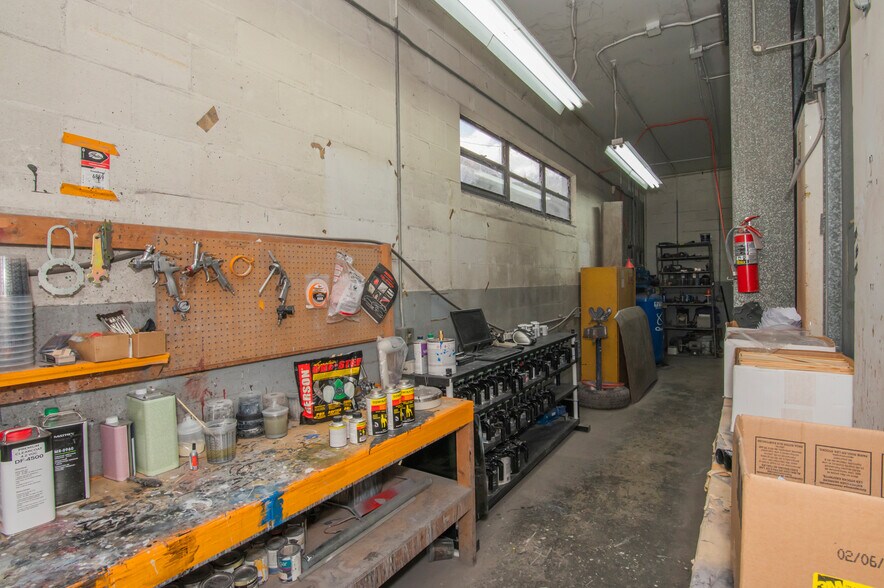 More Photos Of 982 E Hartshorn Ln, Holder Auto Repair For Sale