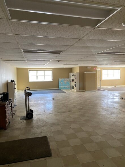 More Photos Of 23 Foundry Ave, Meredith Warehouse For Sale