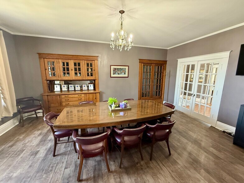 More Photos Of 403 George St, Aurora Office For Sale