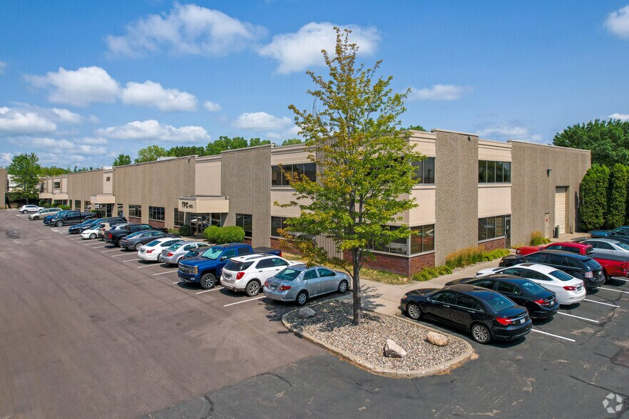 Primary Photo Of 7250 Hudson Blvd N, Oakdale Light Manufacturing For Lease