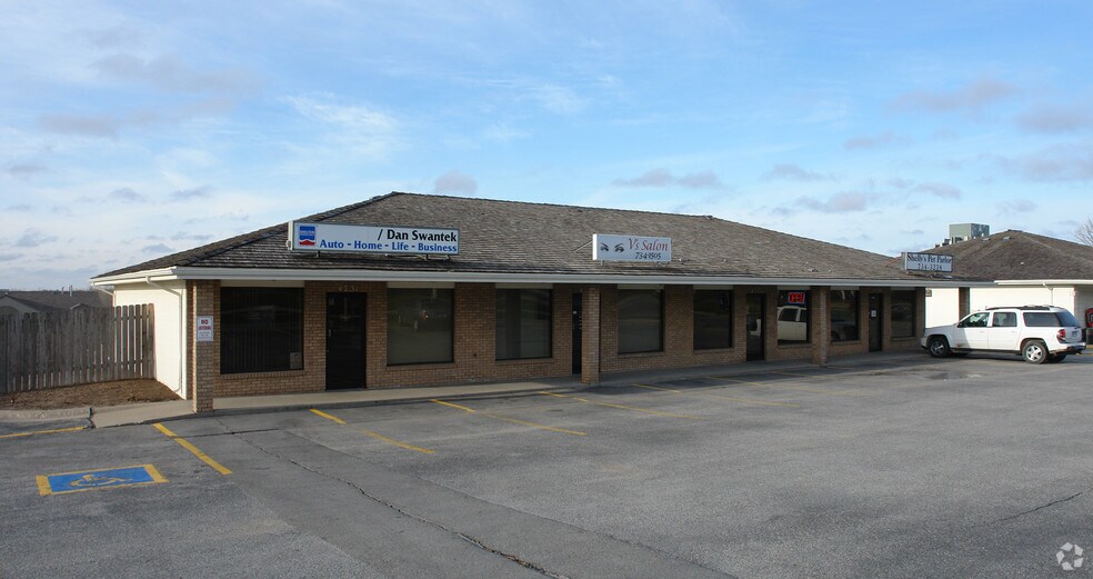 More Photos Of 4711 Giles Rd, Omaha Unknown For Lease