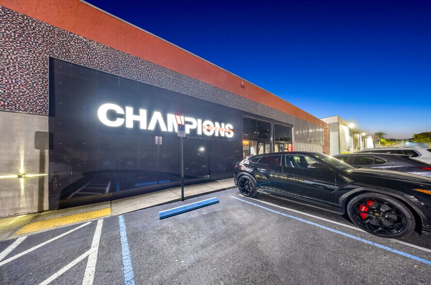 More Photos Of 1360 NW 88th Ave, Doral Bar For Sale