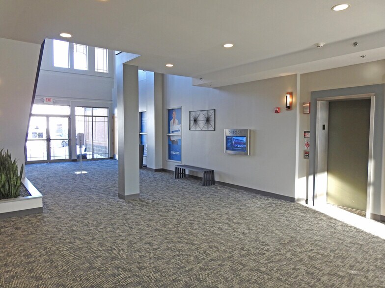 More Photos Of 3021 Harbor Ln N, Plymouth Medical For Lease