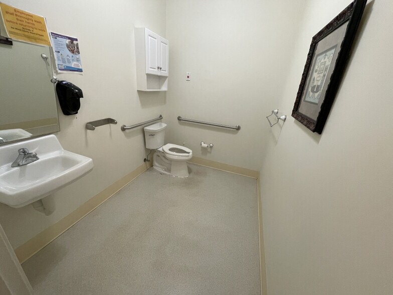 More Photos Of 1069 Klotz Rd, Bowling Green Medical For Lease