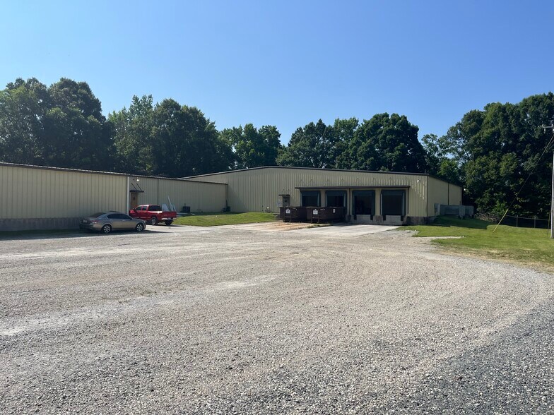 More Photos Of 701 Eden Ter, Archdale Warehouse For Lease