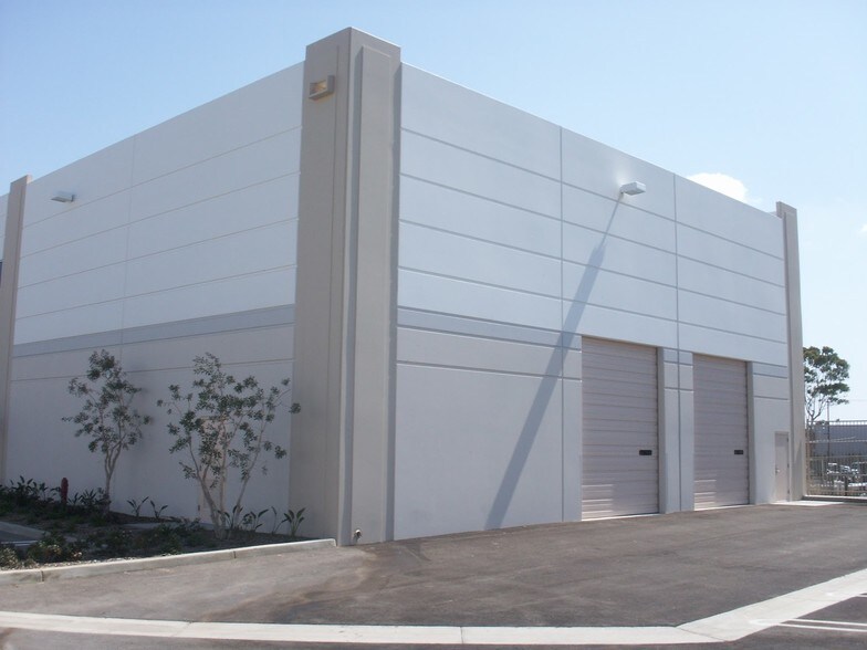 More Photos Of 2972 Columbia St, Torrance Warehouse For Lease