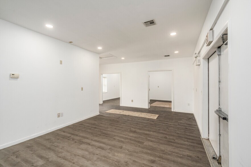 More Photos Of 117 E Main St, Bath Light Manufacturing For Lease