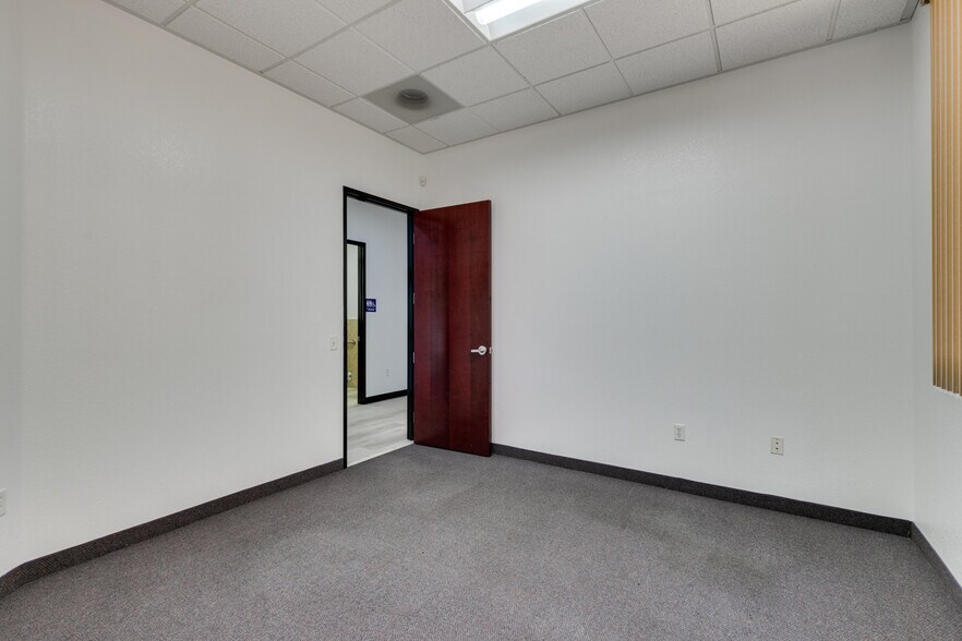 More Photos Of 1820 E Warm Springs Rd, Las Vegas Medical For Sale