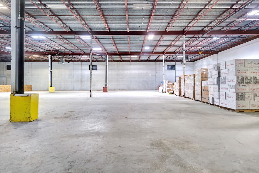 More Photos Of 8530 Av 8e, Montréal Warehouse For Lease
