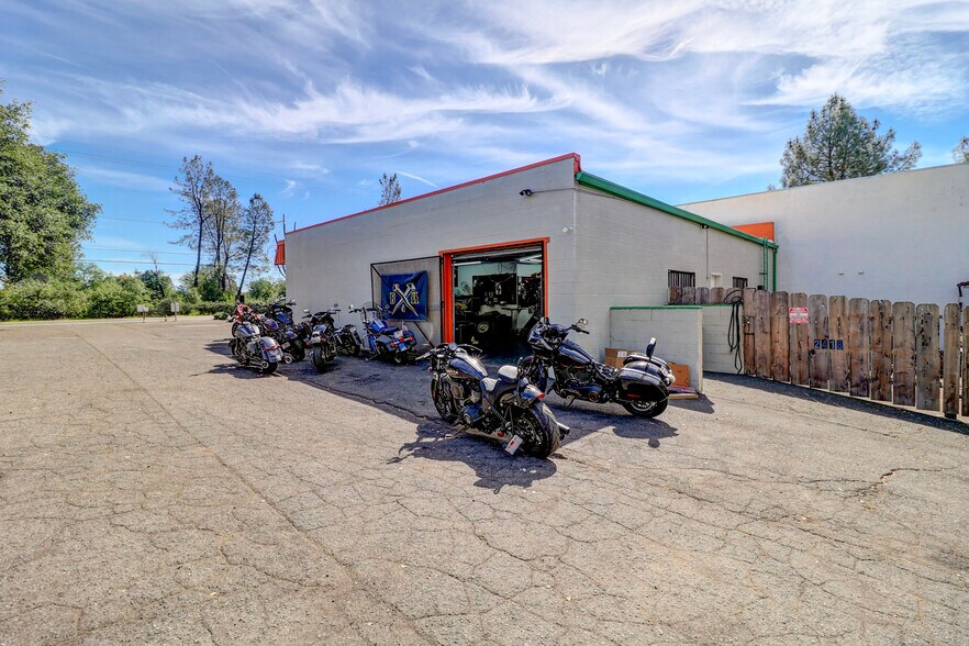 More Photos Of 2418 Victor Ave, Redding Auto Repair For Sale