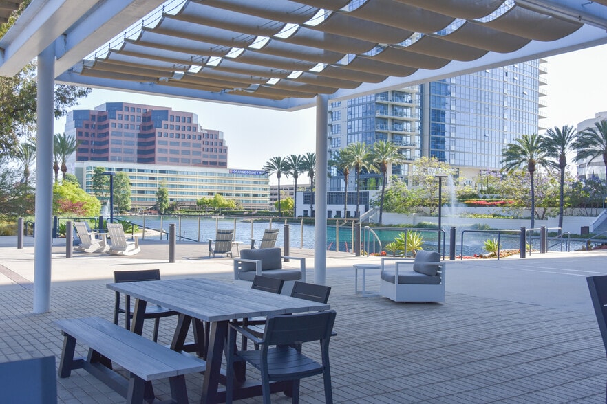 More Photos Of 3 Hutton Centre Dr, Santa Ana Office For Lease