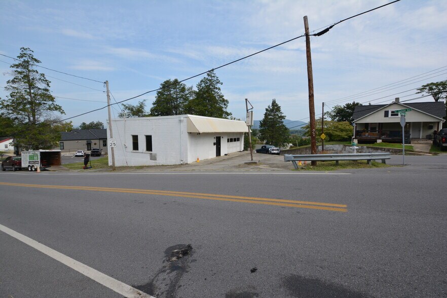 More Photos Of 709 E Jackson Ave, Vinton Specialty For Sale