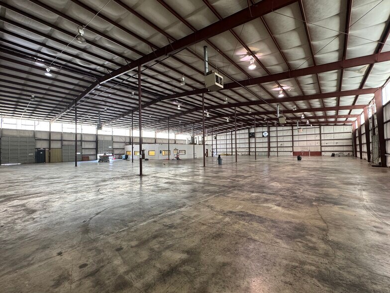 More Photos Of 160 Industrial Dr, Jackson Distribution For Lease