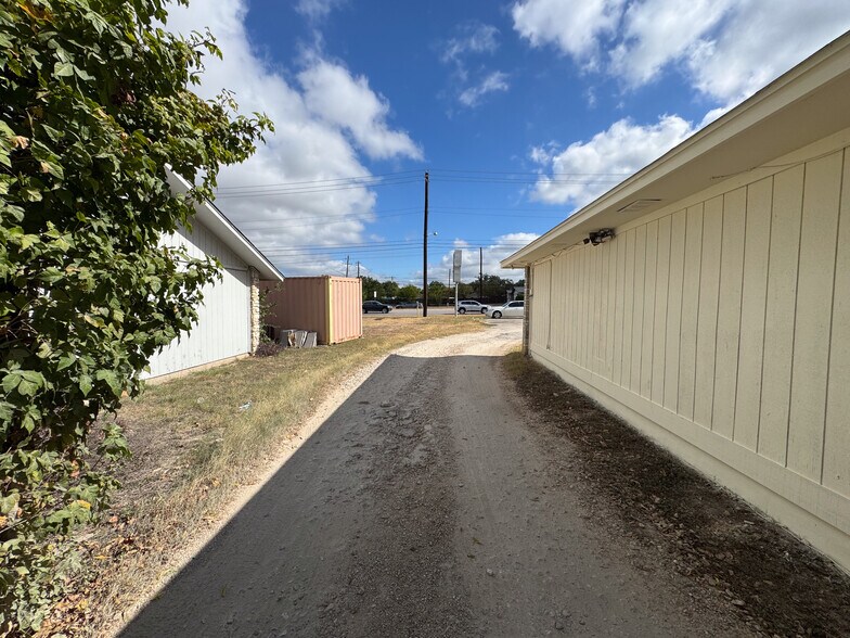 More Photos Of 2303 W Parmer Ln, Austin Freestanding For Sale