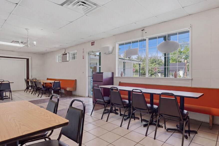 More Photos Of 450 Stephens St, Rochelle Storefront Retail Office For Sale