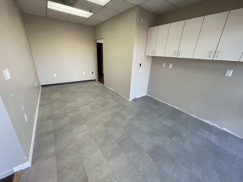 More Photos Of 15600-15650 N Black Canyon Hwy, Phoenix Office For Lease