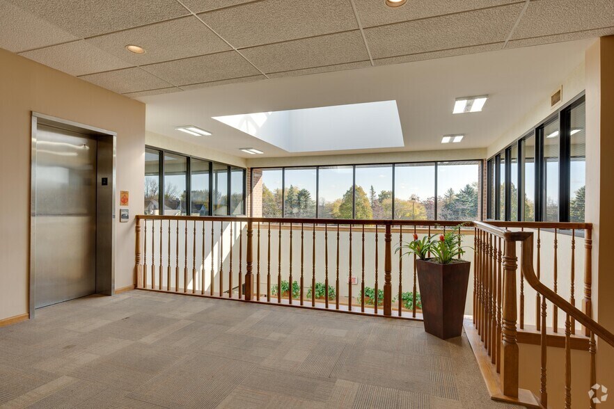 More Photos Of 355 W Dundee Rd, Buffalo Grove Medical For Lease