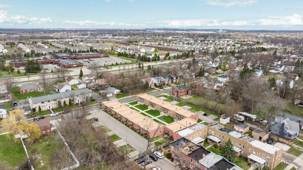 More Photos Of 51 Spokane Dr, Pontiac Apartments For Sale