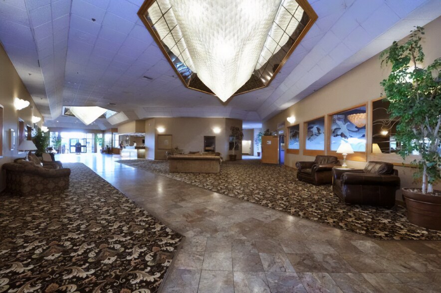More Photos Of 780 Lindsay Blvd, Idaho Falls Hotel For Sale