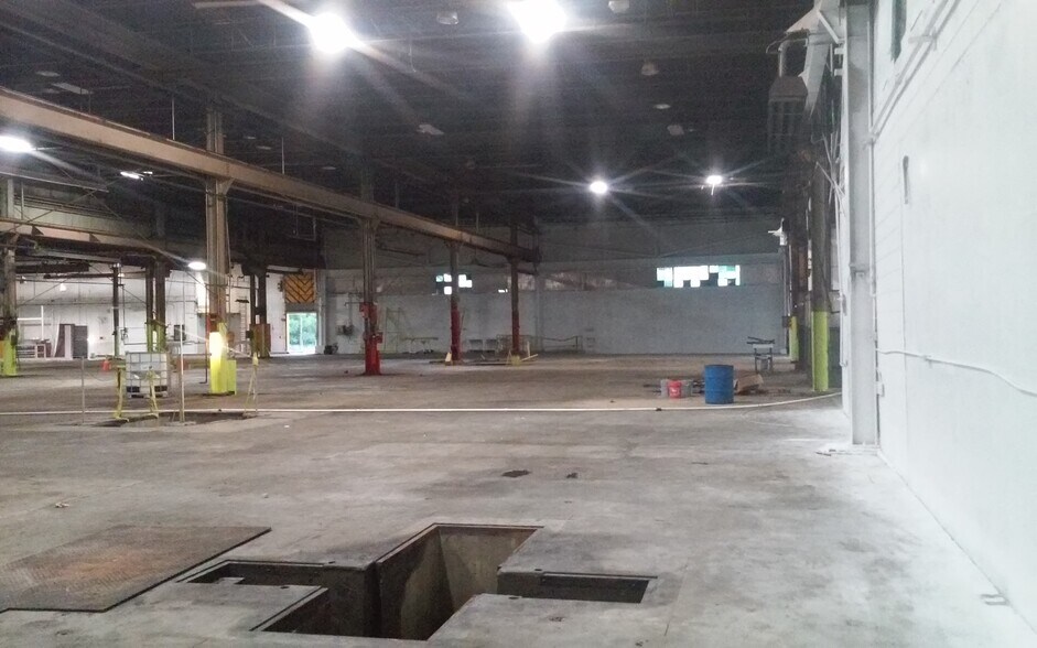 More Photos Of 315 W Mill St, Beaver Dam Manufacturing For Lease