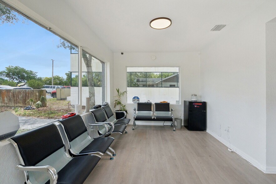 More Photos Of 690 N Semoran Blvd, Orlando Land For Lease