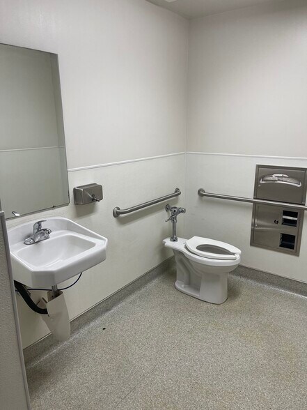 More Photos Of 11760 Slauson Ave, Santa Fe Springs Manufacturing For Lease