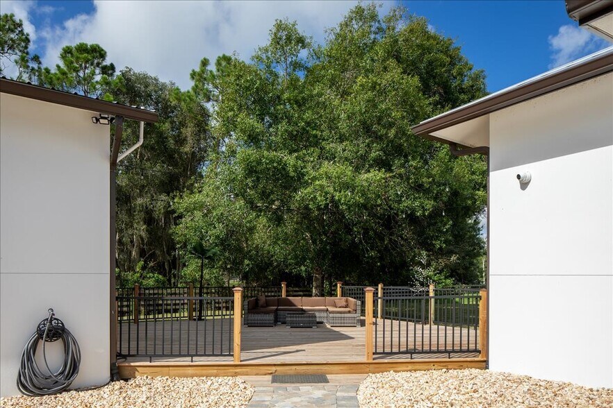 More Photos Of 10910 Ruden Rd, North Fort Myers Specialty For Sale