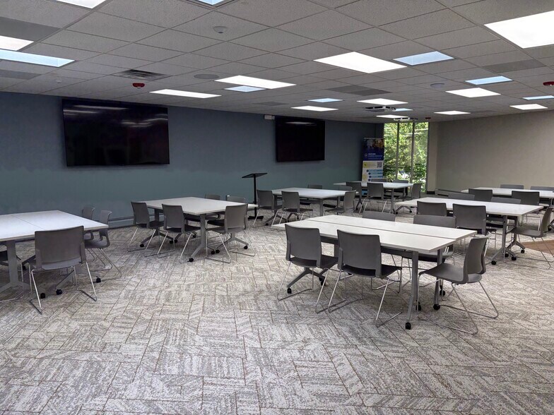More Photos Of 111 Stow Ave, Cuyahoga Falls Office For Sale