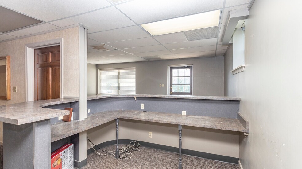 More Photos Of 1250 Franklin Ave, Brookville Office For Sale