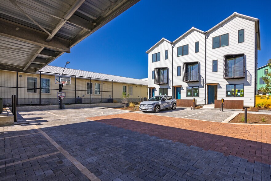 More Photos Of 1911 Dutton Dr, San Marcos Office Residential For Sale