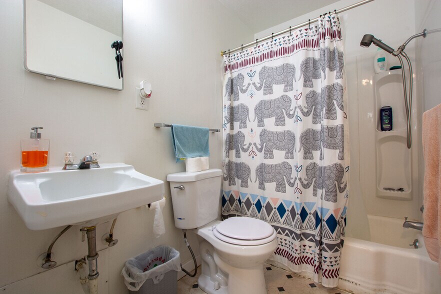 More Photos Of 5125 Marshall Dr, Omaha Apartments For Sale