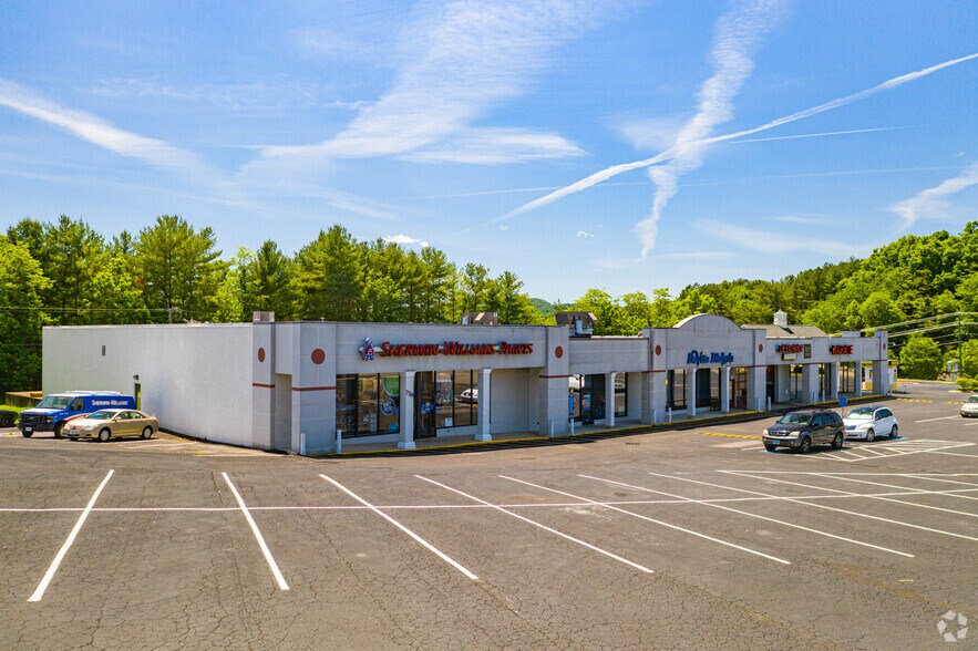 More Photos Of 744-766 N Lee Hwy, Lexington Unknown For Lease