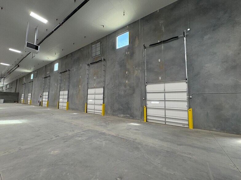 More Photos Of 335 Tanner Price Way, Greenville Warehouse For Lease