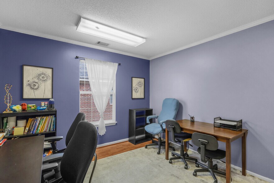 More Photos Of 10375 Ford Ave, Richmond Hill Office For Sale