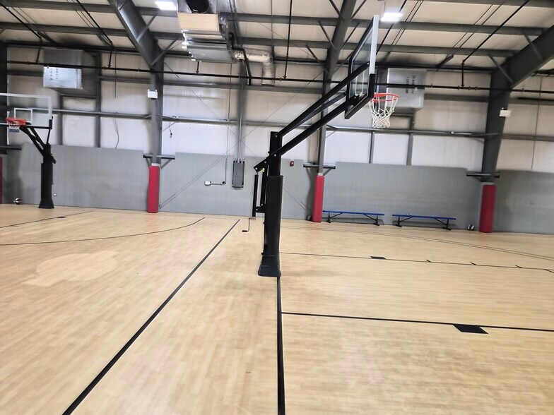 More Photos Of 8200 Cypress Plaza Dr, Jacksonville Health Club For Lease