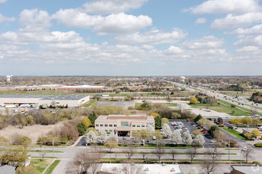 More Photos Of 7425 Janes Ave, Woodridge Medical For Lease