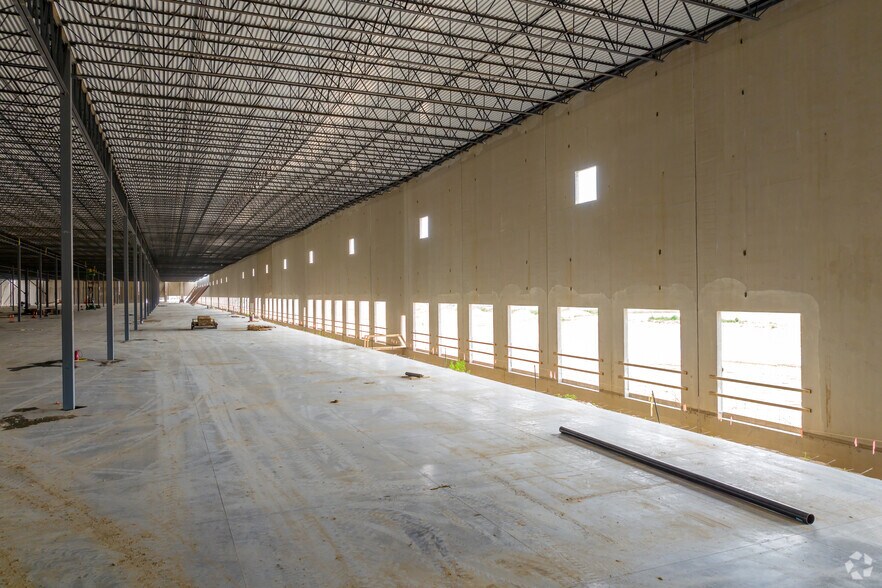 More Photos Of 6196 East Bridge St, Brighton Distribution For Lease